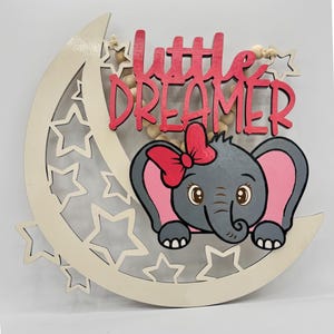 Letrero para bebé, letrero para guardería cortado con láser, letrero de madera para niños, Little dreamer svg, arte de pared para el hogar, corte láser para niños, decoración de elefante bebé svg