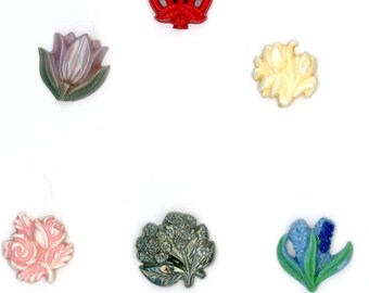 9 Wonderful plastic realistic Goofy Flower buttons on card tulip calla lily rose hyacinth  all small 1/2" to 3/4" across  self shanks #682