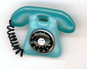 Rare realistic rotary telephone button w moveablel cord Teal blue/green NBS large by Mary Gaumond verbal phone number on dial signed & dated