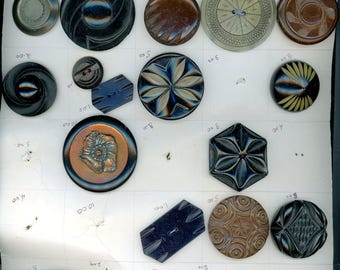 Special old card of 21 Bakelite, Celluloid, metal and Casein + coat buttonsCCerlluli medium, large and extra large sizes,