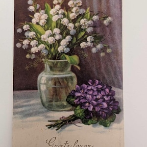 Cartolina d'auguri norvegese d'epoca del 1936 – Mughetto e violette – Biglietto d'auguri "Gratulerer" con francobollo