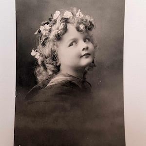 Antica cartolina postale RPPC con ragazza con corona di fiori – Ritratto norvegese d'epoca del 1914 – Scritto e timbrato