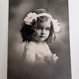 Vintage 1914 Postcard of Girl with Bows – Real Photo RPPC by EAS Germany – Embossed Writing – Birthday Message in Norwegian