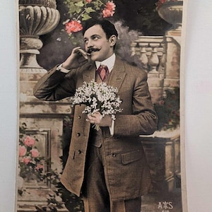 1908 French Postcard with Poem – Hand Tinted Man with Lily of the Valley – Antique Romance Postcard – Maiglöckchen Theme