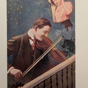 Pocztówka Vintage Violin Romance – Dreamy Music Scene – Edwardian Couple – Old Color Print – Scandinavian Card Serie 2