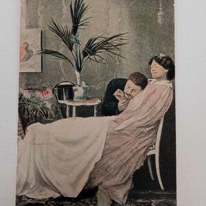 vintage de 1911 carte postale couple dans une scène romantique | Carte postale édouardienne avec illustration teintée à la main | Carte d'amour du début des années 1900