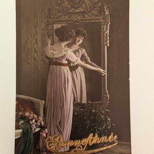 Cartão postal francês antigo com foto real Bonne Année, menina com espelho, dourado em relevo, 1912 RPPC
