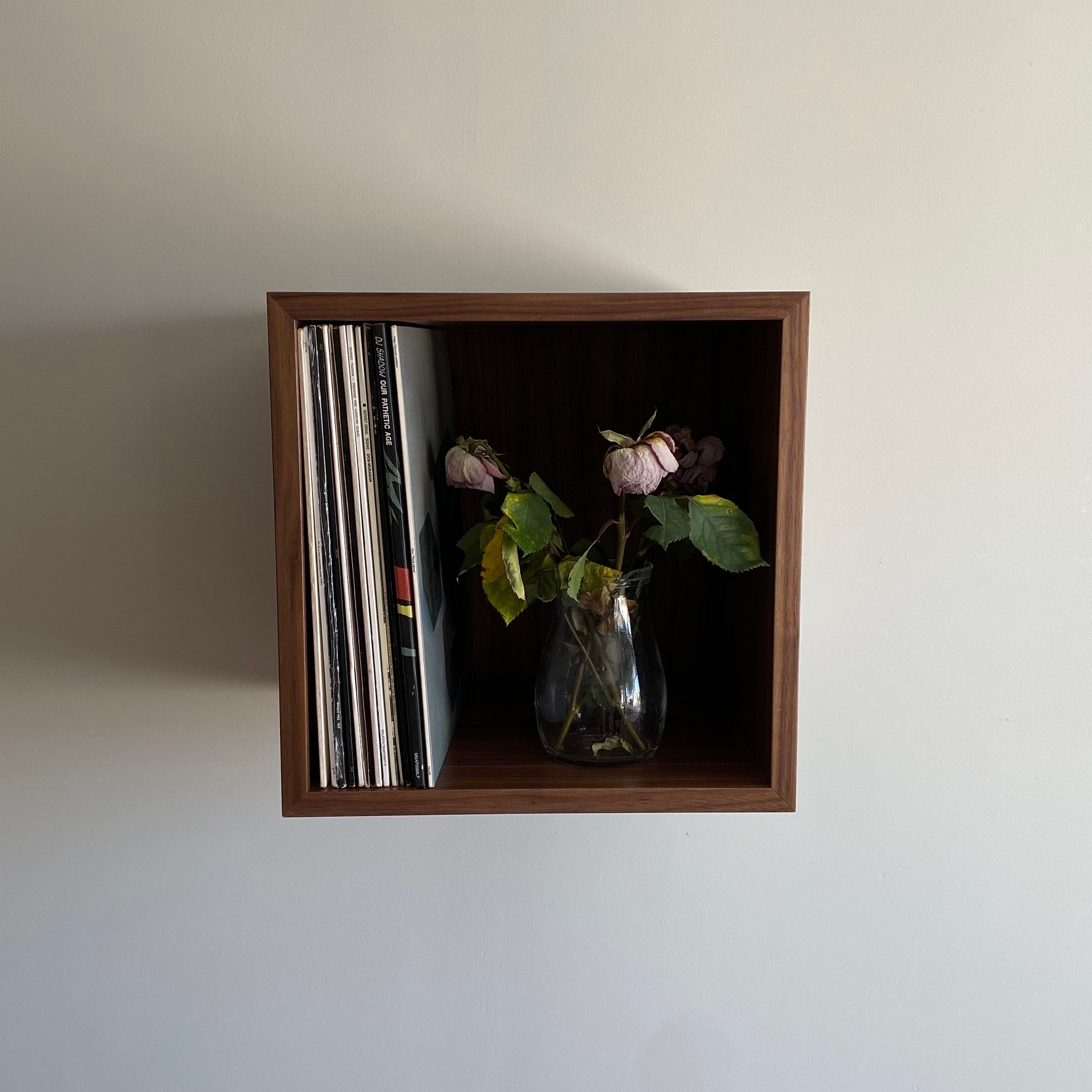 Manyfoldstore Vinyl Record Shelf / Wall Mount Record Holder / Retro Vinyl  Display Shelf Made of Metal / Mid Century Modern LP Floating Rack 