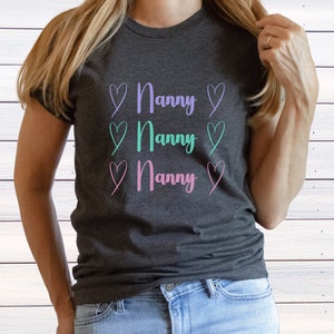 Camisa fofa de babá com fonte cursiva pastel - Presente para babá - Presente de babá - Camiseta de babá - Presente de dia das mães - Presente para vovó - Camiseta de babá