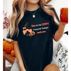 Adorable &quot;This is My Scary Financial Analyst Costume&quot; with Gnome and Pumpkins Retro Halloween Shirt - Finance Shirt - Finances Gift