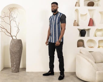Camicia da uomo KOLA a maniche corte a righe in tessuto Ankara / Collo a vescovo / Pronta per la spedizione / Realizzata a mano in Nigeria / Pantaloni abbinati disponibili