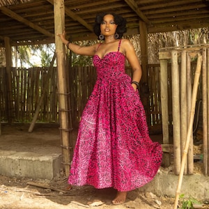 EWA – Ankara Maxi Dress – Suknia w kolorze wiśniowego różu z afrykańskim nadrukiem – Sukienka na wesele – Suknia na bal maturalny – Sukienka na specjalną okazję – Dopasowane dodatki
