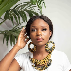 USOA African Batik Schmuckset | Creolen, Halskette & Armreif | Handgefertigt in Nigeria