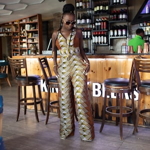 Mono DELE con estampado africano Ankara / Cuello halter / Pierna ancha / Tallas del Reino Unido 6–24 / Hecho a mano en Nigeria