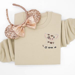 Moana Pua embroidered Crewneck, Disney Pua embroidered sweatshirt, Moana crewneck, Disney Pua shirt, Disney Crew, Disney Crewneck