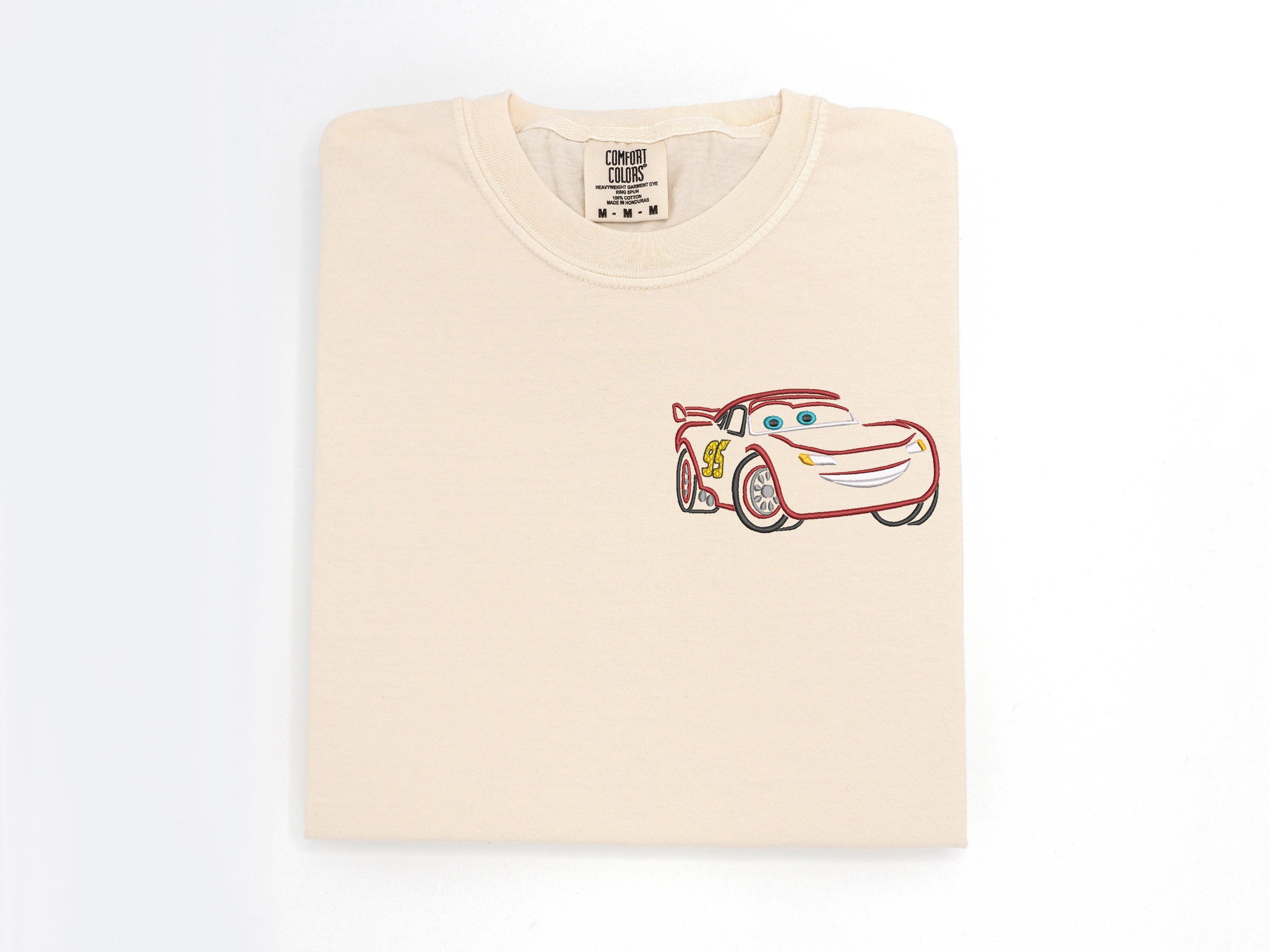 Discover Voitures Lightning McQueen Voitures Disneyland T-Shirt Brodé