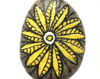 Unique Flower Rock Painting | Spring Painted Rock | Rock Painting | Stone Painting | Rock Art | Spring Decor |