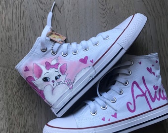 Chaussures baskets Converse All Star Aristocats peintes à la main et personnalisées avec le nom et le chat Minou