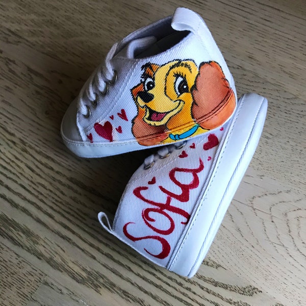 Handbemalte Babyschuhe mit Namen personalisiert