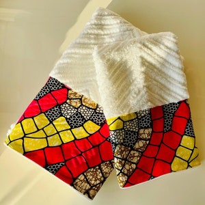 Towel set decorated with high quality African Wax fabrics - face + guest set
