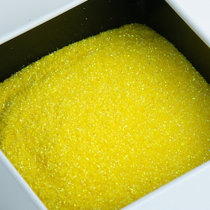 Bella // Fine Glitter // Yellow Glitter // Poliestere Glitter, opaco, resistente ai solventi