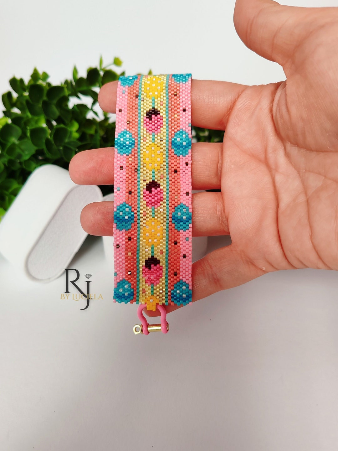 Beadwork - Wikipedia, image size:1080x1440