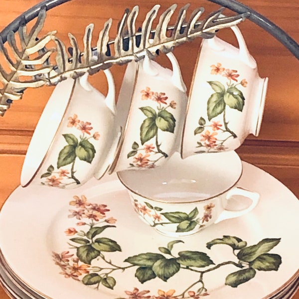 Warwick Wheeling China Company, Woodland pattern, Porcelain, Mid-Century, shabby Chic, Retro, Vintage, 4 Dinner Sets with 5 Pieces each.