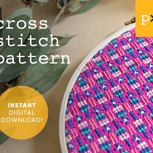 Könnte beinhalten: Ein pinkfarbenes, blaues und grünes Kreuzstichmuster in einem weißen Stickrahmen. Der Text "cross stitch pattern" ist in weiß auf beigefarbenem Hintergrund geschrieben. Der Text "INSTANT DIGITAL DOWNLOAD!" ist in weiß auf einem gelben Kreis geschrieben.