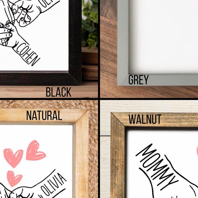 Op de afbeelding: Vier rechthoekige lijsten in zwart, grijs, naturel en walnoot. Elke lijst bevat een witte print met zwarte lijntekeningen van handen die elkaar vasthouden, namen zoals Cohen, Olivia en Mommy, en roze hartillustraties op sommige prints.