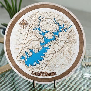 Decorazione murale in legno con mappa del lago incisa al laser e personalizzata
