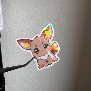 Pegatina de zorro brillante / Calcomanía holográfica kawaii chibi / Lindo personaje pastel de 5 cm para diario y tecnología