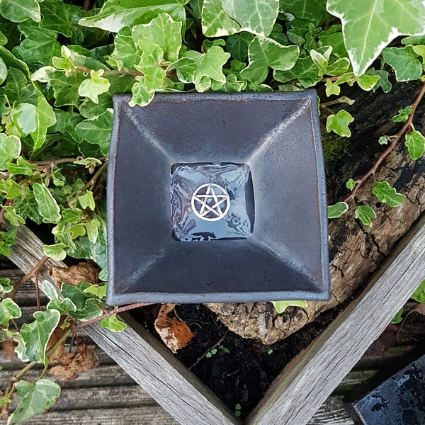 Pentagram Talisman Trinket dish. Ideal for Jewellery, Cufflinks, or just decoration. Ideal for Altar tool storage. Handmade in England UK.