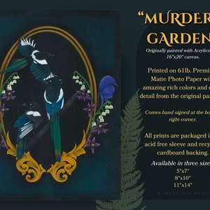 Puede incluir: Una impresi&oacute;n enmarcada de una pintura titulada "Murder's Garden" que presenta tres urracas posadas en ramas con flores y follaje. La impresi&oacute;n est&aacute; disponible en tres tama&ntilde;os: 13x18 cm, 20x25 cm y 28x35 cm.