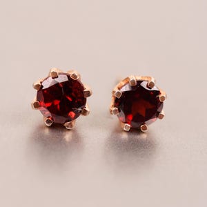 Deep Red Garnet Stud Earrings, Rose Gold Earrings, Round Cut Garnet Earrings, Bridal Earring, Women&#39;s 8 Prong Earring, Gifts for Special one