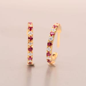 Rosa Rubin Diamant Creolen Ohrring für Frauen, Huggie Hoop Ohrring, Halbe Eternity Ohrring Für sie Moissanite Hoop, Brautschmuck, Geschenk für die Liebe