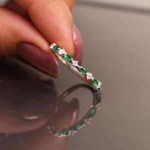 Green Emerald Wedding Band - 14K Solid Gold Eternity Rings for Women, Danity Stacking Ring, Green gemstone Ring, Wedding Engagement Gifts