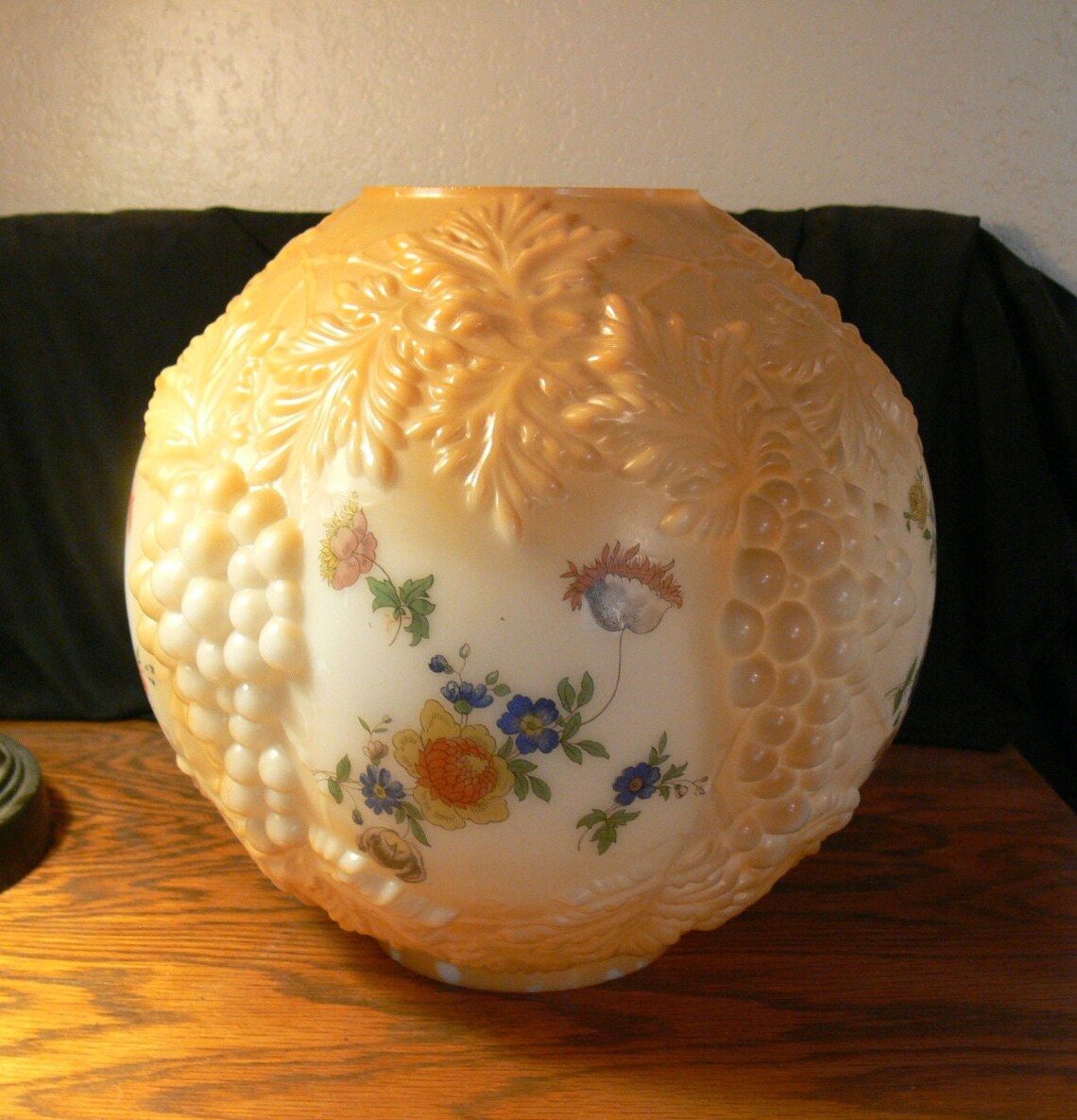 Vintage GWTW 10 in Hand Painted Glass Ball Oil Lamp Globe Shade Grapes