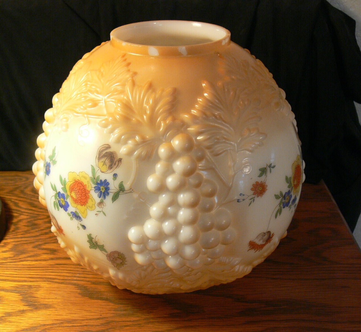 Vintage GWTW 10 in Hand Painted Glass Ball Oil Lamp Globe Shade Grapes