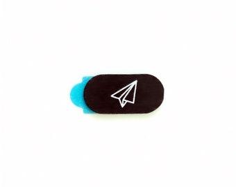 Copertura per webcam di Funsylab per la tua privacy digitale, accessori colorati e divertenti per laptop / tablet / aeroplanino di carta / mini