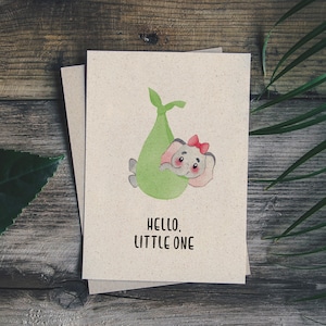 matabooks - Tarjeta de felicitación A6/tarjeta de bebé/tarjeta plegable/tarjeta de cumpleaños hecha con papel de hierba sostenible para nacimiento - Hola pequeño elefante