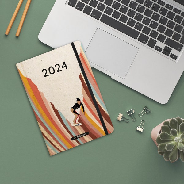 Nachhaltiger A5 Kalender/Terminkalender/Wochenplaner/Taschenkalender/Organizer/Jahresplanner Samaya 2024 Farbe: Coral (DE/EN)