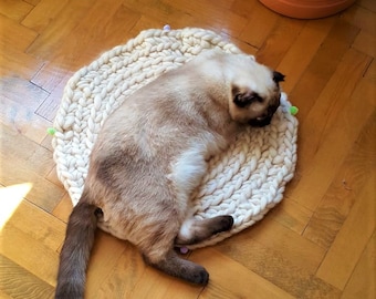 Pure Wool Crochet Cat Mat with Pom Poms, Custom Made Pet Mat, Crochet Pet Rug, Dog Mat, Chunky Wool Cat Pad, Cat Blanket, Dog Pad, Pet Gifts