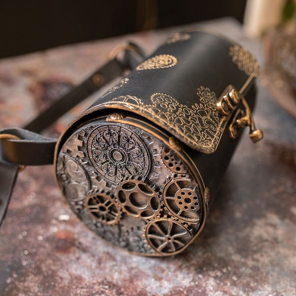 Steampunk gears Leather and resin Bag in black gothic steampunk style crossbody barrel bag Shoulder circle purse