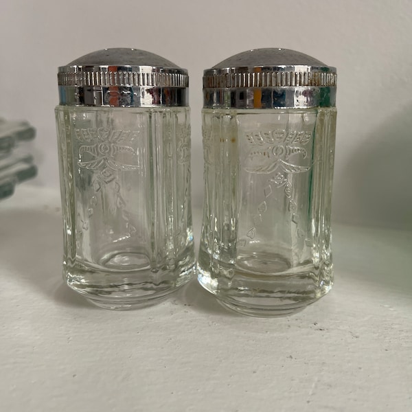 Vintage Depression Glass Salt & Pepper Shakers 1930’s - Federal Glass - Madrid Pattern