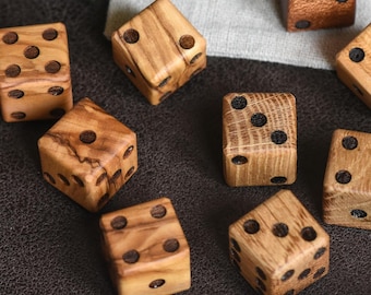 Juego de dados de madera de olivo y madera clara hechos a mano, D6