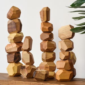 Piedras de equilibrio naturales: juguete apilable de madera de tonos claros, hecho a mano - Balancing Rocks