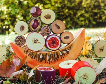 Citrouille en équilibre avec des fruits d'automne // Jouet d'équilibre en bois d'automne pour tout-petit // Produit peint à la main et 100 % fait main