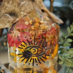 Harz Blume Kristallspitze mit Drittes Auge | Harz Botanicals und Konservierte Blumen | Kristallblumen im Harz | Waldland Witchy | Kuriositäten