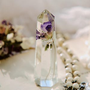 Lila Geranien-Harz-Kristallspitze | Gepresste Blume Kristall | Getrocknete Blumen Harz Kunst | Getrocknete Blumenstrauß Kristall | Harz Kristall Turm