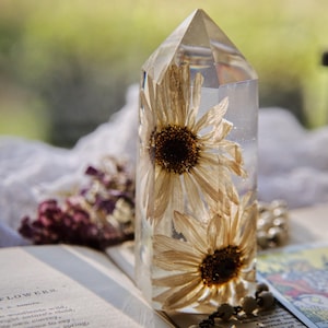 Gänseblümchen Blume Harz Kristall Spitze | Gepresste Blume Kristall | Getrocknete Blumen Harz Kunst | Harz Blumen Kristallturm | Altar Kristall Dekor